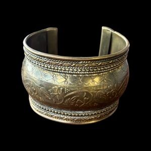 Vintage Engraved Floral Wide Antique Brass Cuff Bracelet